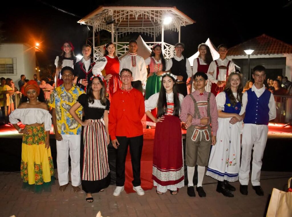 La fiesta de las Etnias, de 4 de